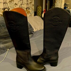 size 6B. Black lather original coach